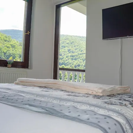 Gerendaház Vip Foca, Foca, *