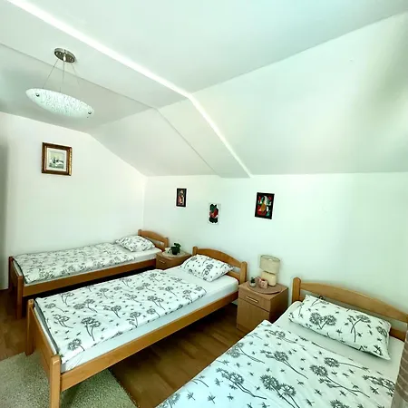 אכסניה Vip Foca, Foca, *