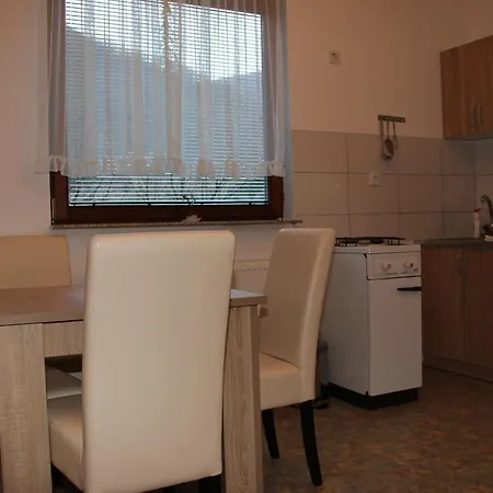 Gerendaház Vip Foca, Foca,