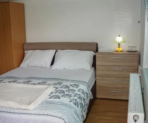 Vip Foca, Foca, Lodge