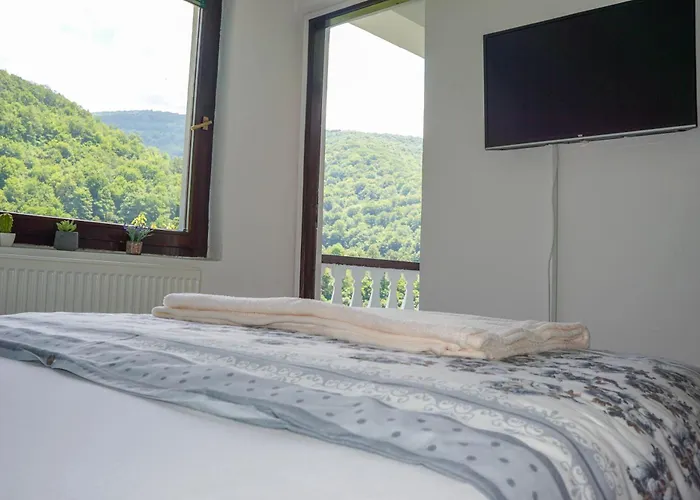 Lodge Vip Foca, Foca, *