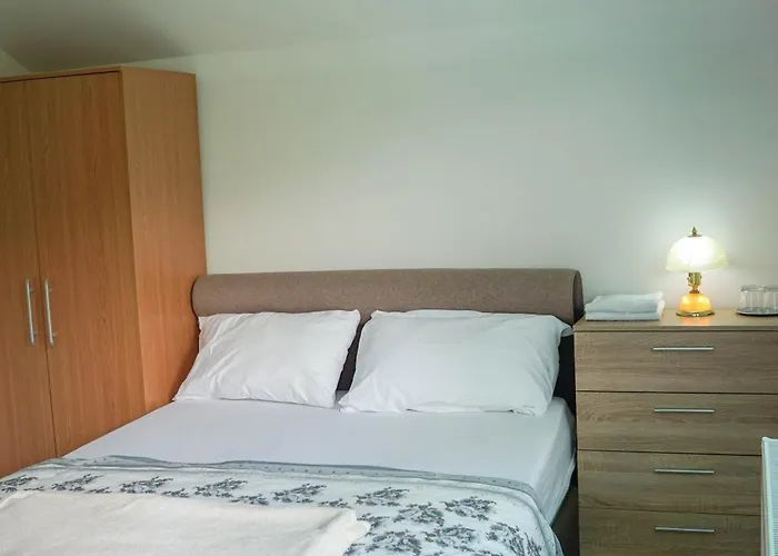 Vip Foca, Foca, Lodge *