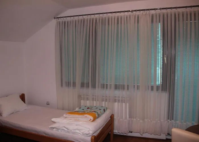 Lodge Vip Foca, Foca, *